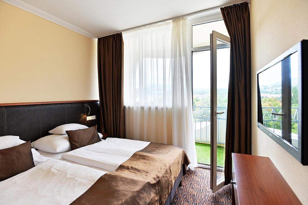 Hotel Eger & Park Dış mekan fotoğraf
